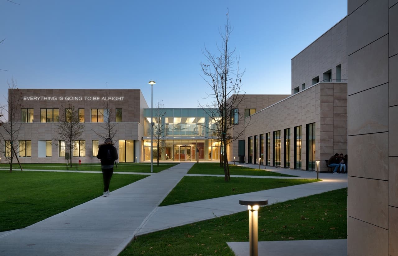 Humanitas University banner